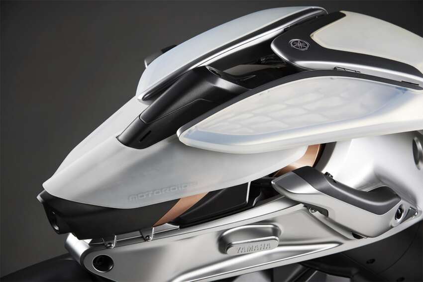 Yamaha unveils Motoroid 2 self balancing motorcycle 1681199