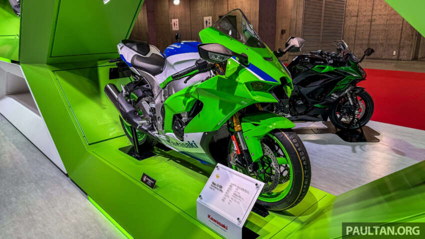 2024 Kawasaki Ninja ZX-10R and ZX-4RR 40th Anniversary Editions seen at the Japan Mobility Show 1687099