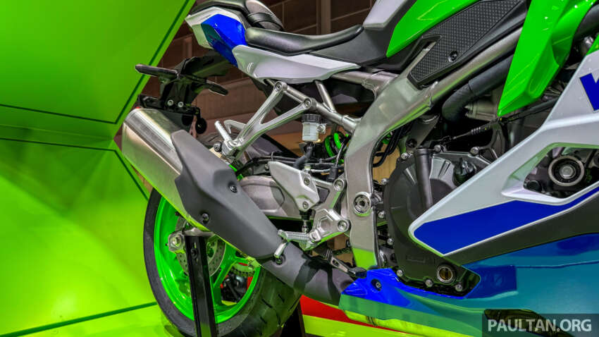 2024 Kawasaki Ninja ZX-10R and ZX-4RR 40th Anniversary Editions seen at the Japan Mobility Show 1687113