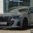 2024 BMW 5 Series G60 with M Performance Parts – live pics of carbon bodykit, 21′ cross-spoke wheels