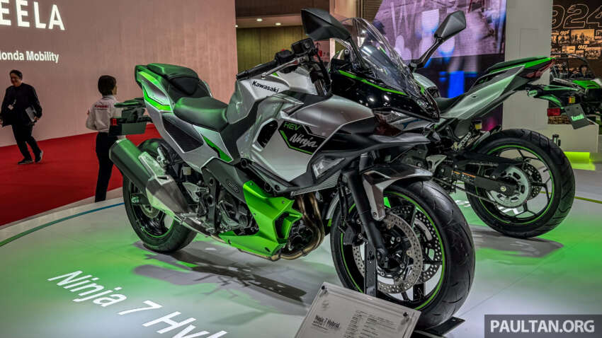 2024 Kawasaki Ninja 7 Hybrid at Japan Mobility Show 1686720