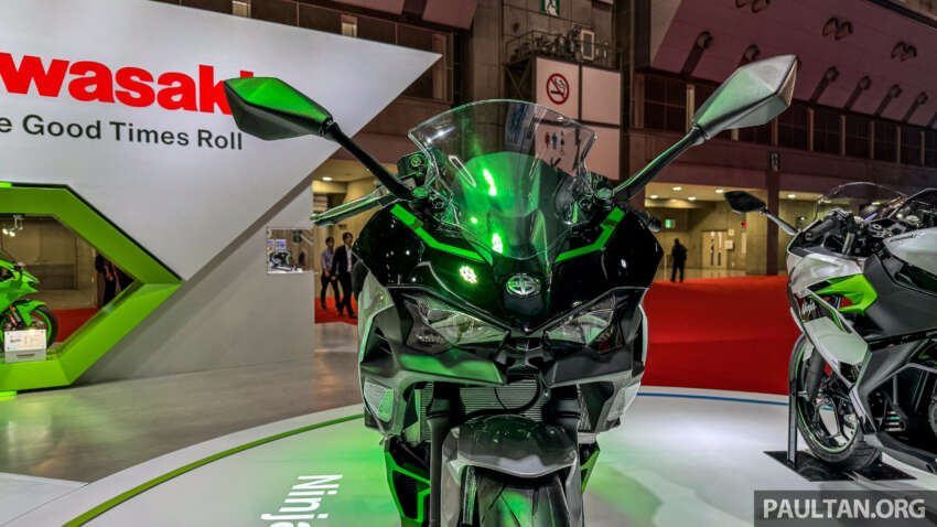 2024 Kawasaki Ninja 7 Hybrid at Japan Mobility Show 1686729