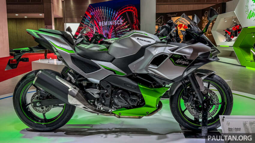 2024 Kawasaki Ninja 7 Hybrid at Japan Mobility Show 1686723