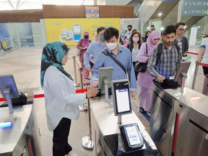 Perkhidmatan KTM Komuter Lembah Klang tawar mod pembayaran terbuka mulai pertengahan Nov ini – Loke 1686839