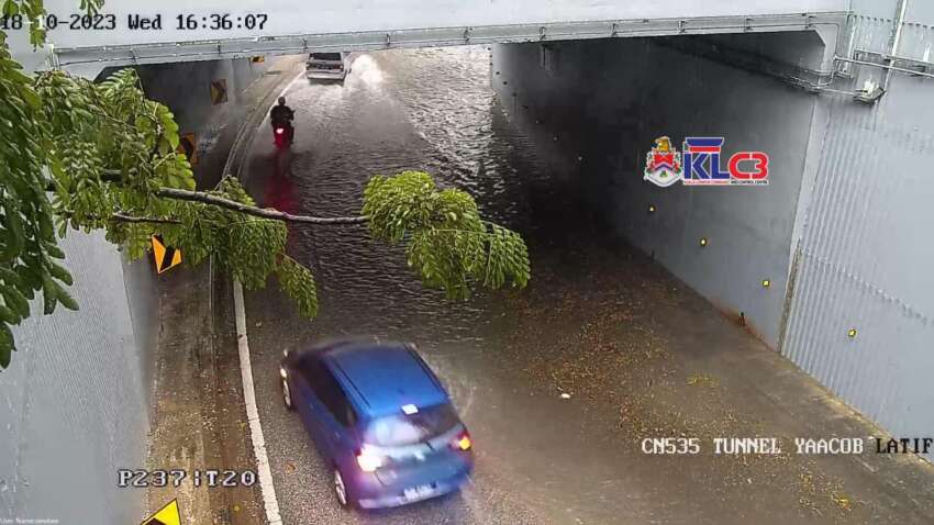 KL roads flooded – Jln Cheras, Peel Road, Bukit Jalil, TAR and Hang Tuah affected; Smart tunnel now closed 1681803