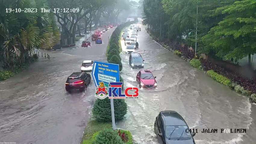 Kuala Lumpur roads flooded again – Jalan Pahang, Ampang, Pudu, Parlimen, Bangsar, Syed Putra 1682352