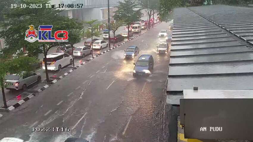 Kuala Lumpur roads flooded again – Jalan Pahang, Ampang, Pudu, Parlimen, Bangsar, Syed Putra 1682351