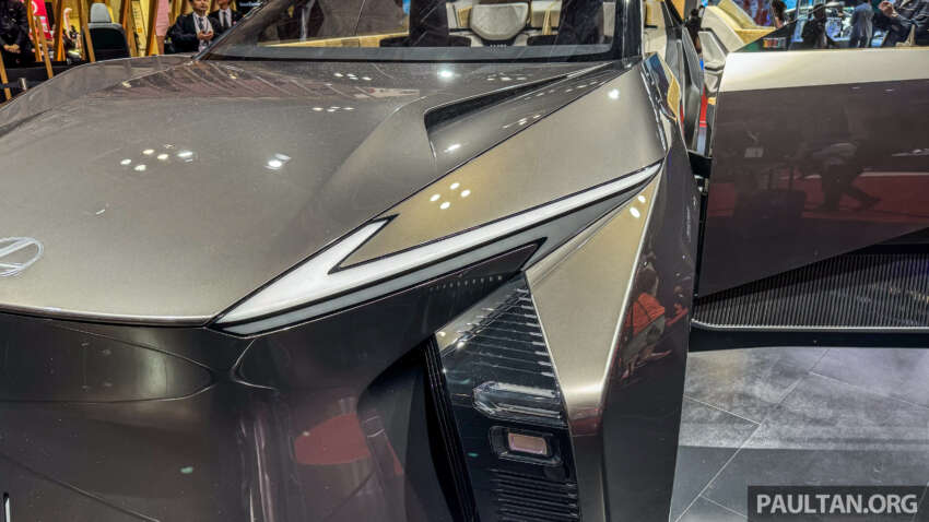 Lexus LF-ZL concept previews future flagship EV SUV 1687873