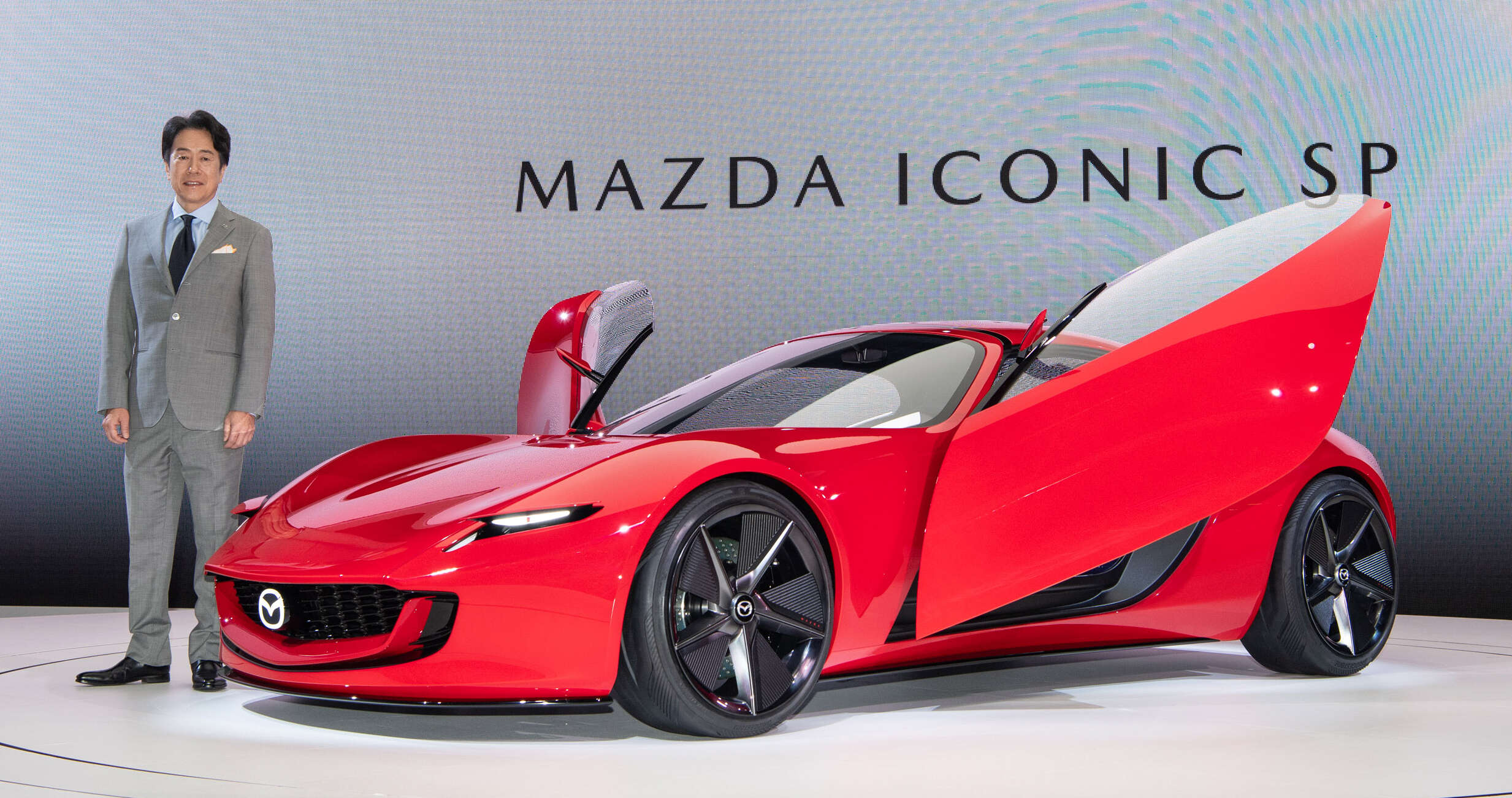 Mazda's gorgeous Iconic SP rotary-EV sports concept transcends time