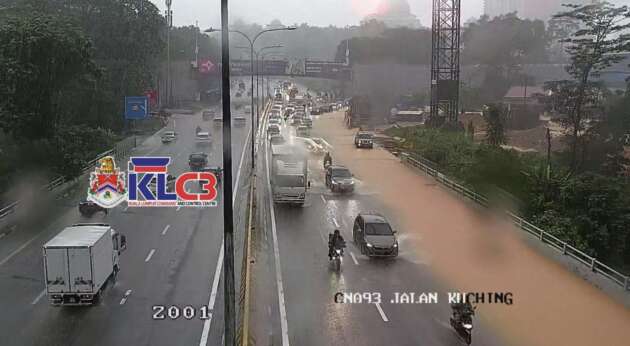 Flash floods hit certain areas in KL, heavy traffic
