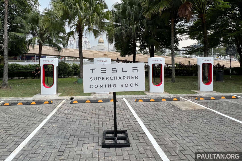 Tesla Supercharger in Sunway Pyramid – four units 1677527