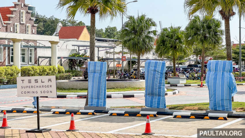 Tesla Supercharger set up at Freeport A’Famosa Outlet in Melaka – four V3 250 kW units; Tesla charging only 1684172