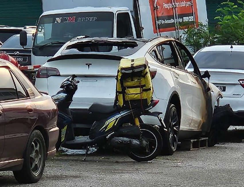 Tesla Model Y seen burning in Puchong last night – first recorded case of EV fire in Malaysia? 1681171