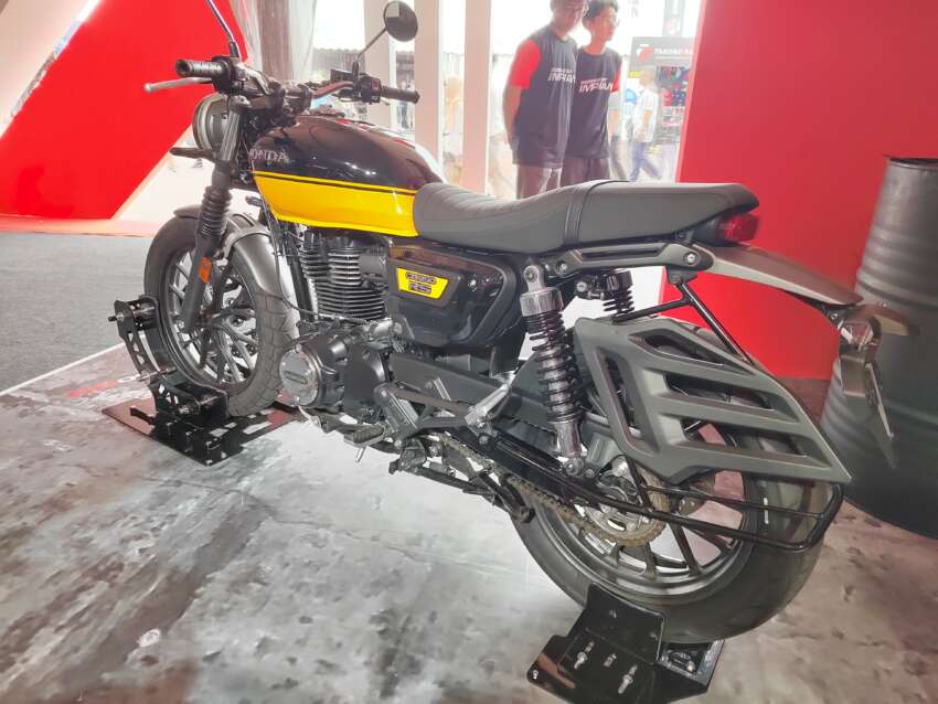 Honda CB350RS seen at Malaysia MotoGP Sepang 1695238