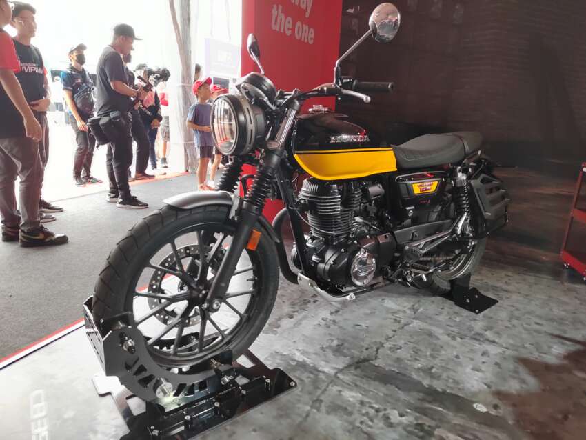 Honda CB350RS seen at Malaysia MotoGP Sepang 1695247