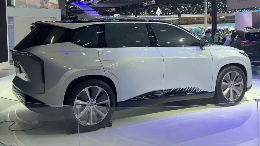 Toyota unveils Comfortable Space sedan, Enjoyable Space concept EVs at 2023 Guangzhou Auto Show 1698776