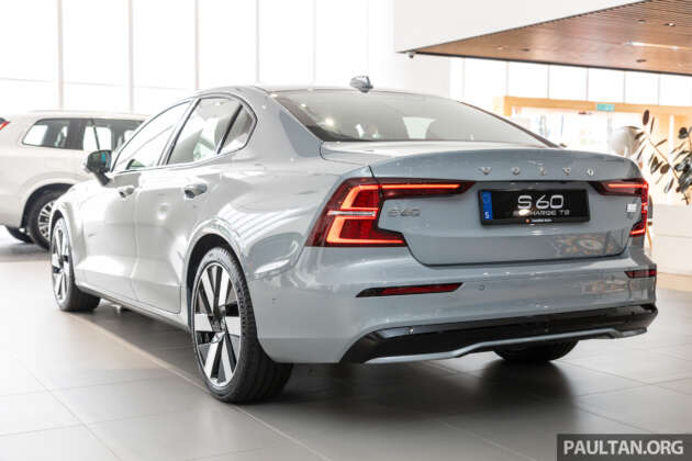 Volvo S60 Recharged T8 Ultimate 2024 di Malaysia – RM316k, rim & warna baru, pengecas OB AC 6.4 kW