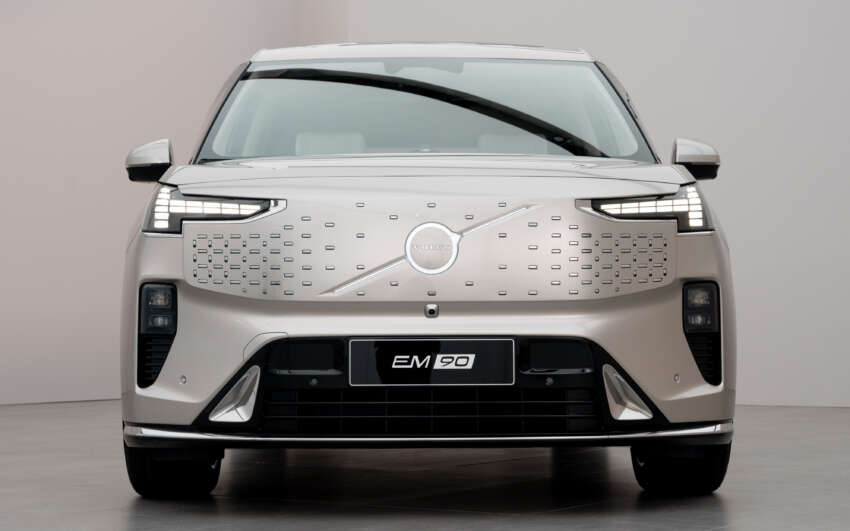 2024 Volvo EM90 debuts as brand’s first MPV – 738 km EV range; 6-seater with lounge seats; China launch 1st 1695617