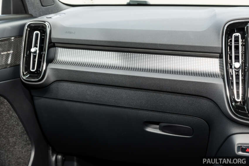 2024 Volvo XC40 B5 in Malaysia – Pixel projector headlights, sunroof; same price as BEV, RM279k OTR 1694989