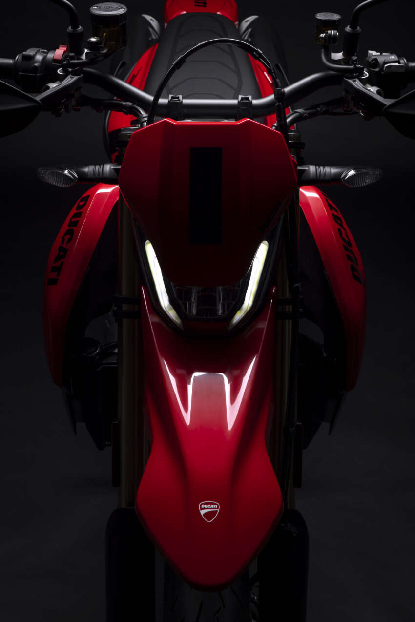 Ducati Hypermotard 698 Mono didedah – enjin satu silinder 77.5 hp, berat 151 kg, suspensi boleh laras 1690735