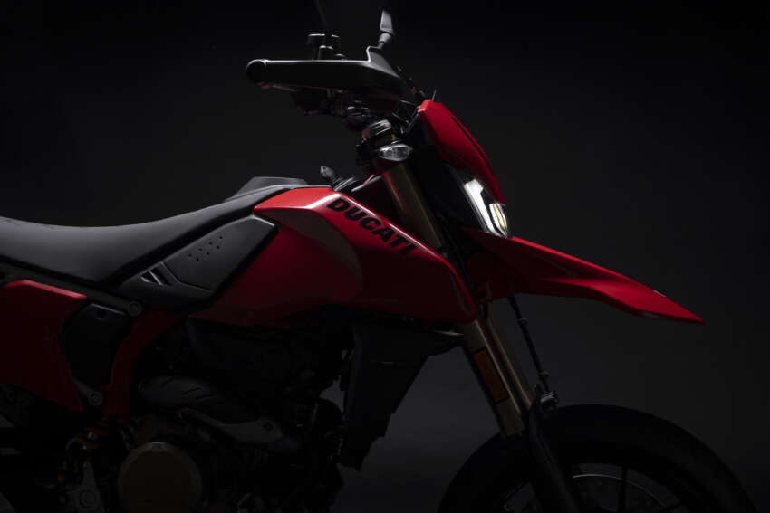 Ducati Hypermotard 698 Mono didedah – enjin satu silinder 77.5 hp, berat 151 kg, suspensi boleh laras 1690737