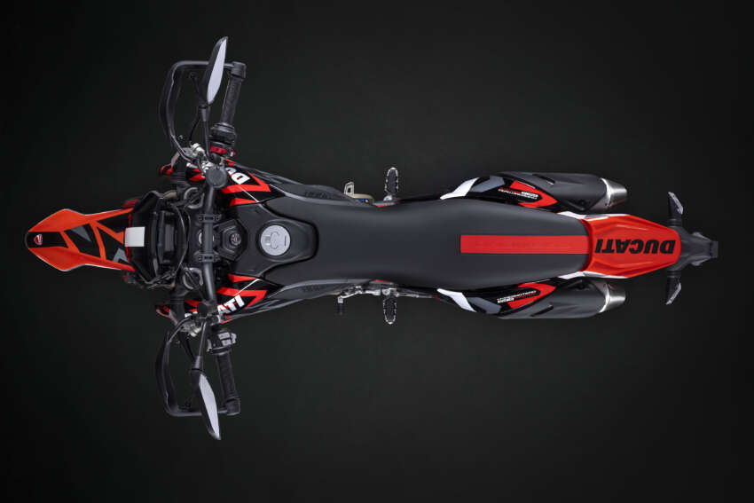 Ducati Hypermotard 698 Mono didedah – enjin satu silinder 77.5 hp, berat 151 kg, suspensi boleh laras 1690813