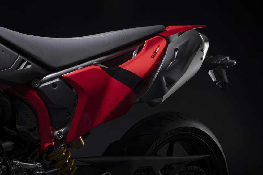 Ducati Hypermotard 698 Mono didedah – enjin satu silinder 77.5 hp, berat 151 kg, suspensi boleh laras 1690739