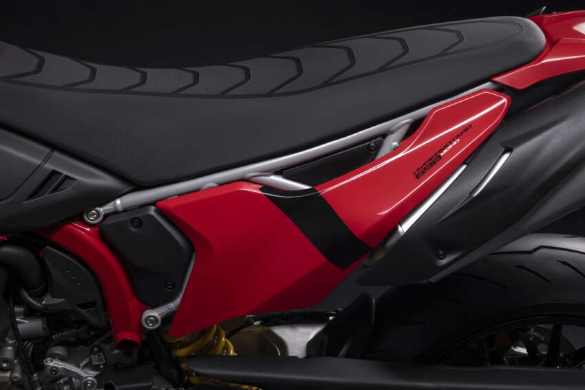 Ducati Hypermotard 698 Mono didedah – enjin satu silinder 77.5 hp, berat 151 kg, suspensi boleh laras 1690745