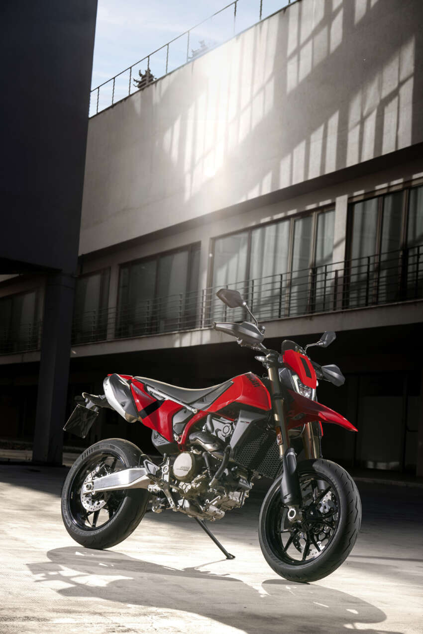 Ducati Hypermotard 698 Mono didedah – enjin satu silinder 77.5 hp, berat 151 kg, suspensi boleh laras 1690789