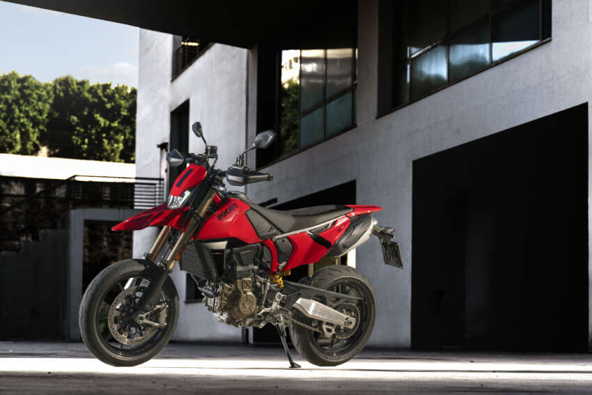Ducati Hypermotard 698 Mono didedah – enjin satu silinder 77.5 hp, berat 151 kg, suspensi boleh laras 1690801
