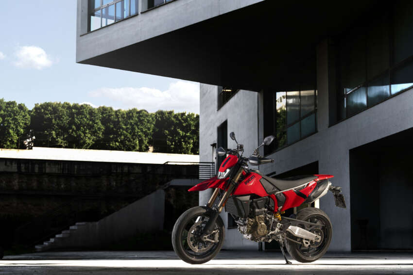 Ducati Hypermotard 698 Mono didedah – enjin satu silinder 77.5 hp, berat 151 kg, suspensi boleh laras 1690802