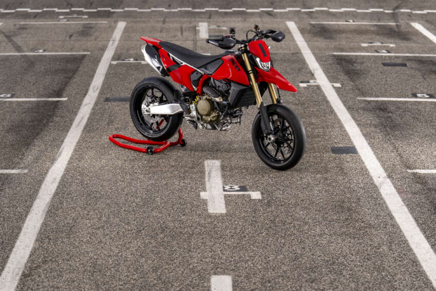 Ducati Hypermotard 698 Mono didedah – enjin satu silinder 77.5 hp, berat 151 kg, suspensi boleh laras 1690791