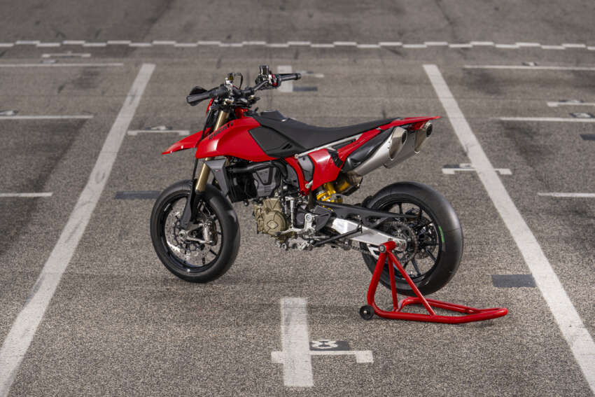 Ducati Hypermotard 698 Mono didedah – enjin satu silinder 77.5 hp, berat 151 kg, suspensi boleh laras 1690793