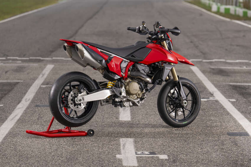Ducati Hypermotard 698 Mono didedah – enjin satu silinder 77.5 hp, berat 151 kg, suspensi boleh laras 1690794