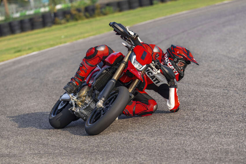 Ducati Hypermotard 698 Mono didedah – enjin satu silinder 77.5 hp, berat 151 kg, suspensi boleh laras 1690779