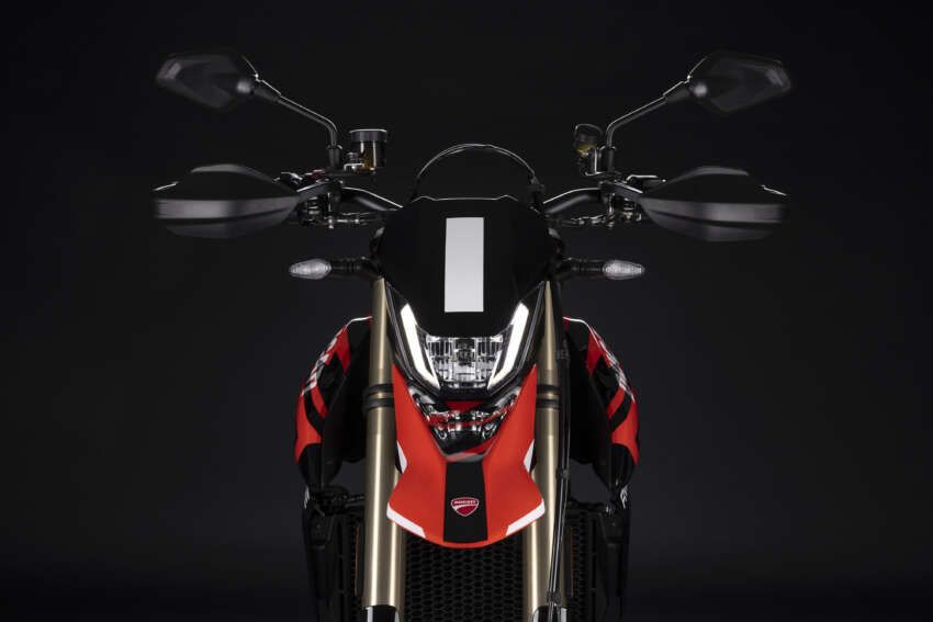 Ducati Hypermotard 698 Mono didedah – enjin satu silinder 77.5 hp, berat 151 kg, suspensi boleh laras 1690904