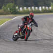 Ducati Hypermotard 698 Mono didedah – enjin satu silinder 77.5 hp, berat 151 kg, suspensi boleh laras
