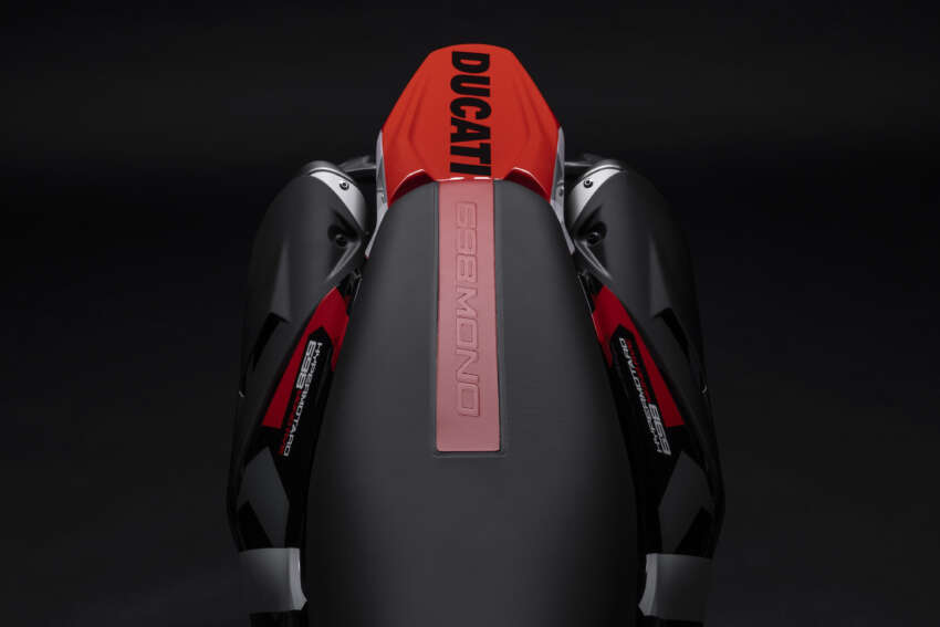 Ducati Hypermotard 698 Mono didedah – enjin satu silinder 77.5 hp, berat 151 kg, suspensi boleh laras 1690906