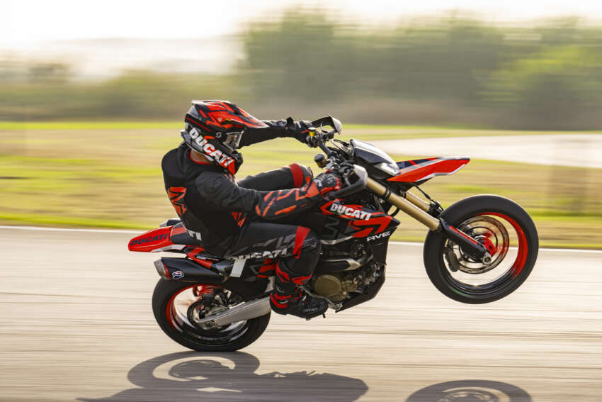 Ducati Hypermotard 698 Mono didedah – enjin satu silinder 77.5 hp, berat 151 kg, suspensi boleh laras 1690972