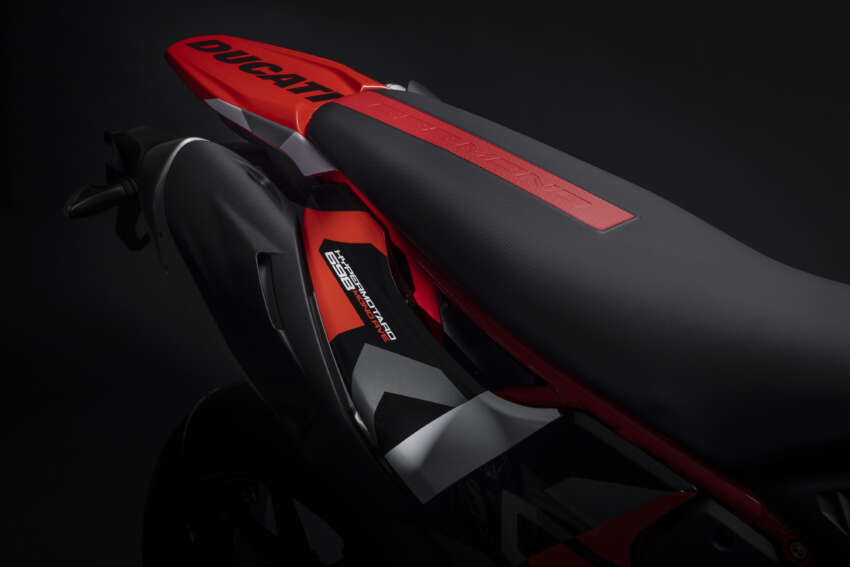 Ducati Hypermotard 698 Mono didedah – enjin satu silinder 77.5 hp, berat 151 kg, suspensi boleh laras 1690888