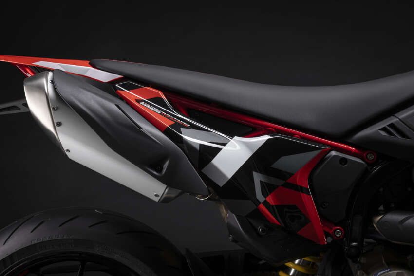 Ducati Hypermotard 698 Mono didedah – enjin satu silinder 77.5 hp, berat 151 kg, suspensi boleh laras 1690912