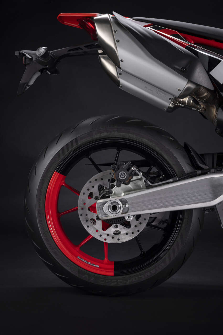 Ducati Hypermotard 698 Mono didedah – enjin satu silinder 77.5 hp, berat 151 kg, suspensi boleh laras 1690858