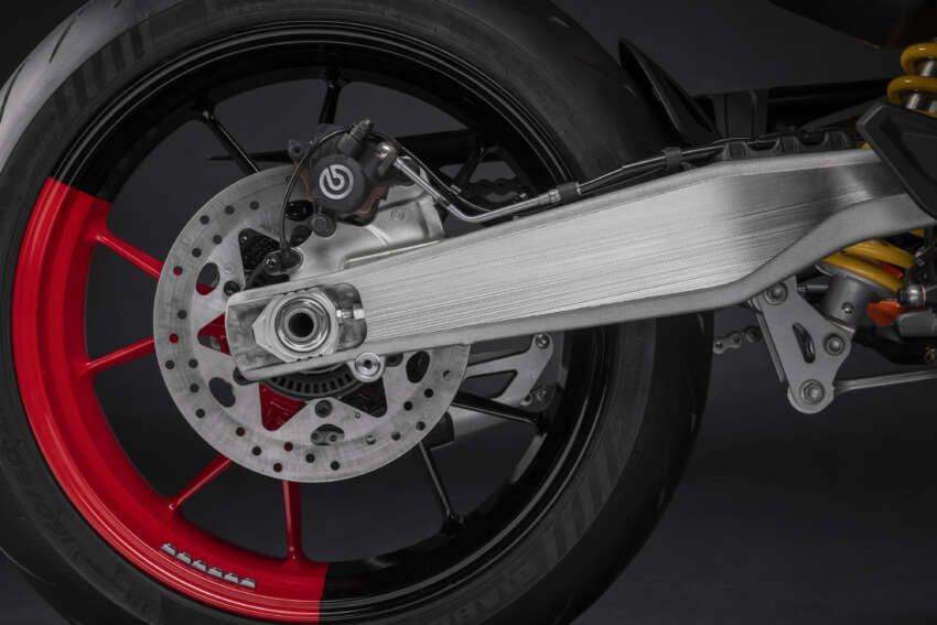 Ducati Hypermotard 698 Mono didedah – enjin satu silinder 77.5 hp, berat 151 kg, suspensi boleh laras 1690913