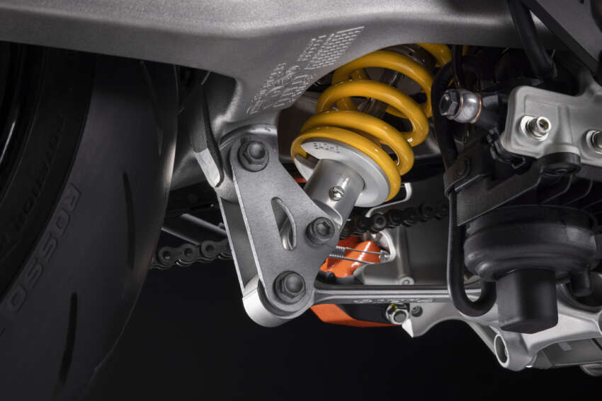 Ducati Hypermotard 698 Mono didedah – enjin satu silinder 77.5 hp, berat 151 kg, suspensi boleh laras 1690915
