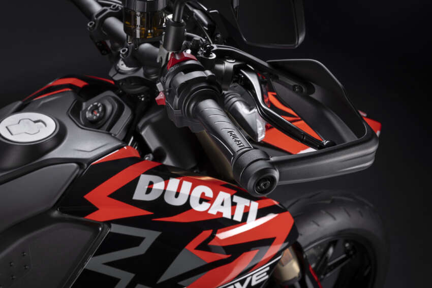 Ducati Hypermotard 698 Mono didedah – enjin satu silinder 77.5 hp, berat 151 kg, suspensi boleh laras 1690873
