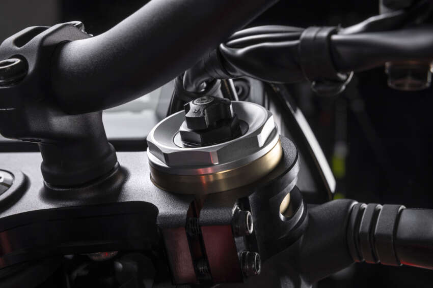 Ducati Hypermotard 698 Mono didedah – enjin satu silinder 77.5 hp, berat 151 kg, suspensi boleh laras 1690919
