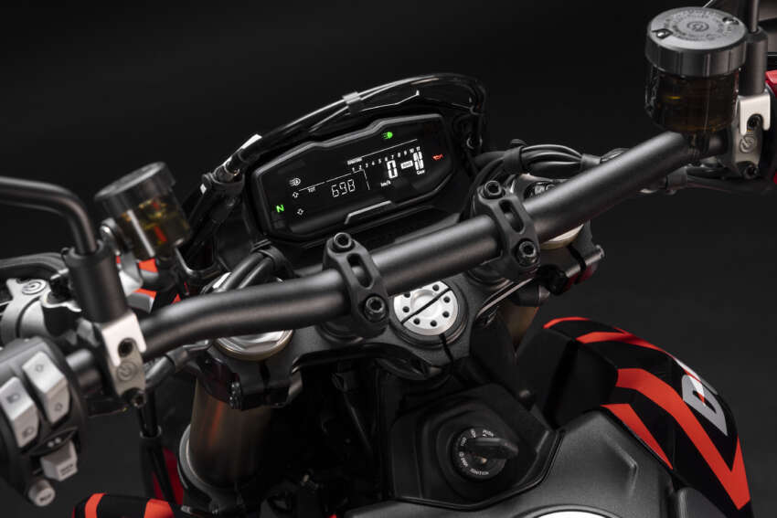 Ducati Hypermotard 698 Mono didedah – enjin satu silinder 77.5 hp, berat 151 kg, suspensi boleh laras 1690922