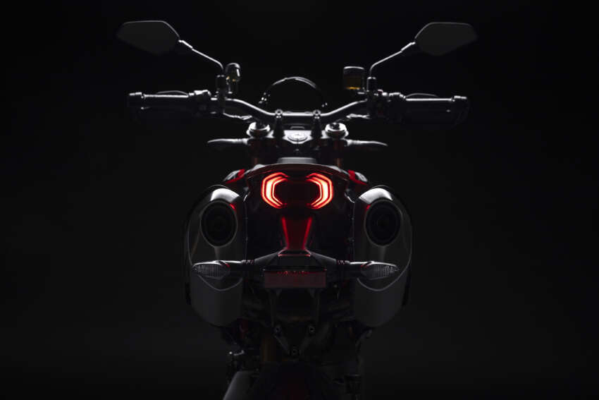 Ducati Hypermotard 698 Mono didedah – enjin satu silinder 77.5 hp, berat 151 kg, suspensi boleh laras 1690926
