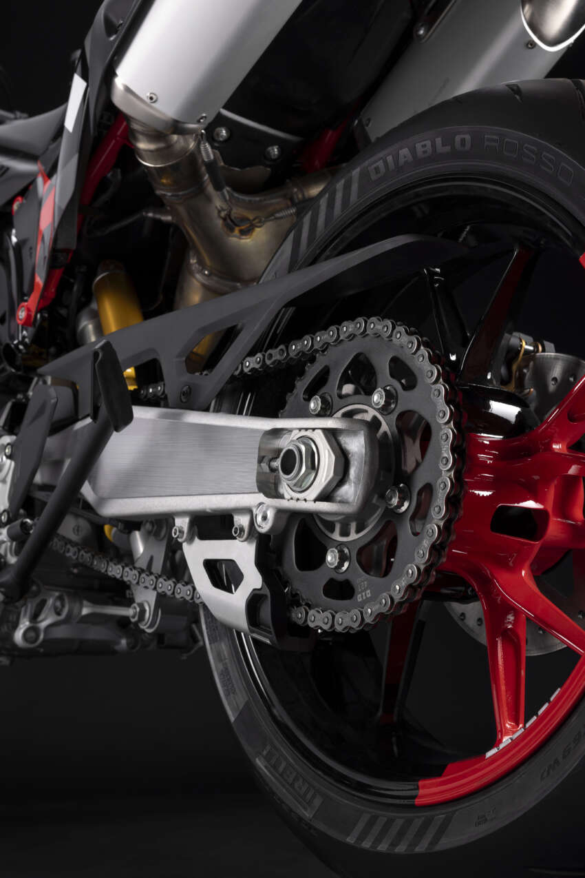 Ducati Hypermotard 698 Mono didedah – enjin satu silinder 77.5 hp, berat 151 kg, suspensi boleh laras 1690867