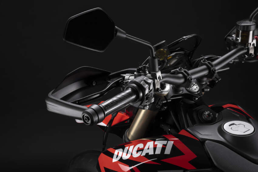 Ducati Hypermotard 698 Mono didedah – enjin satu silinder 77.5 hp, berat 151 kg, suspensi boleh laras 1690892